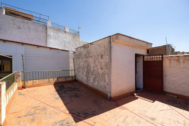 Casa para reformar en el centro de Lanjarón con gran potencial de inversión — 48