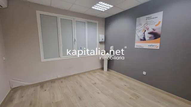 Local comercial en alquiler en Ontinyent. — 2