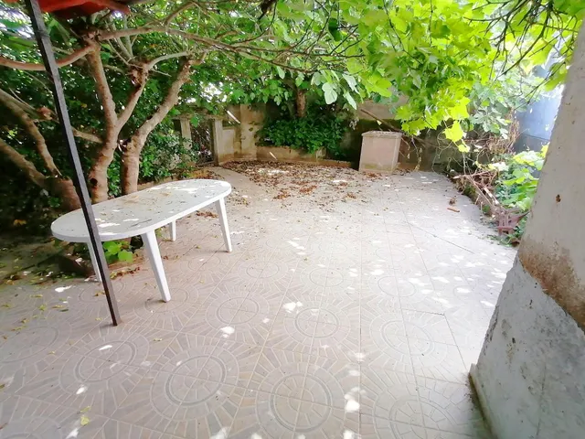 Amplia Casa con Gran Patio en Hinojal Ideal para Reformar -  - foto 2