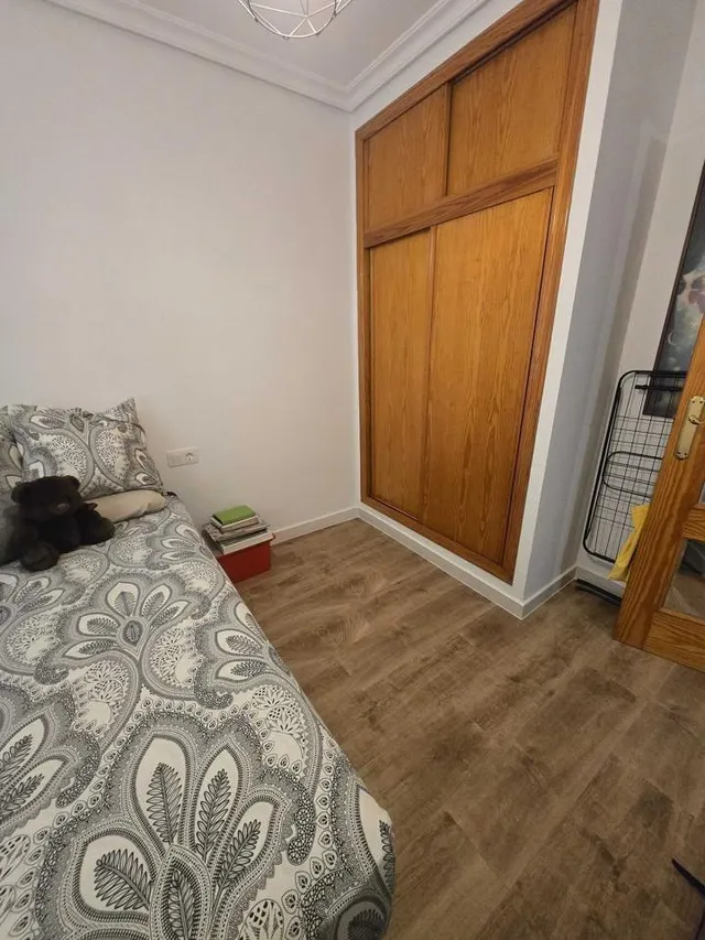 Apartamento reformado con terraza, Alicante, Torrevieja. 2 habitaciones, 63 m2, 900 metros del mar — 11