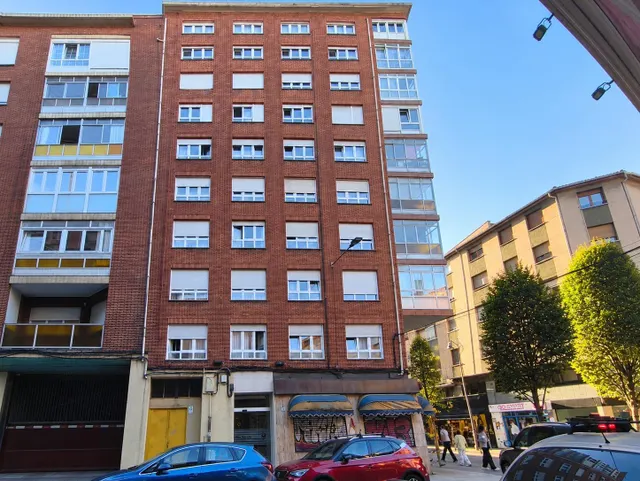 Piso luminoso con vistas al mar en La Calzada, Gijón | 3 habitaciones — 23