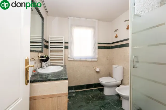 ESPECTACULAR CASA ADOSADA CON PISCINA INDEPENDIENTE — 22