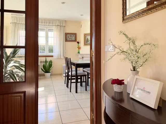 Casa con cuatro dormitorios, terrazas y amplio garaje en Oleiros — 7