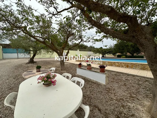 Chalet a la venta en Cocentaina, Alicante. — 41