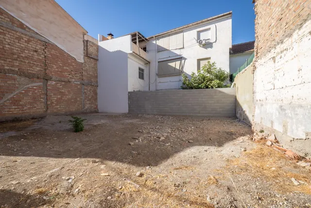 EXCELENTE SOLAR EN VENTA EN ARMILLA (JUNTO PLAZA ESPAÑA) — 23