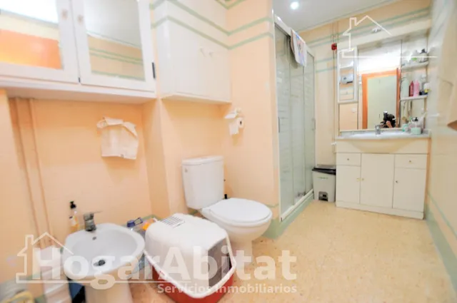 ¡En pleno centro! Bonito, impecable y luminoso con balcón y trastero, todo amueblado — 25