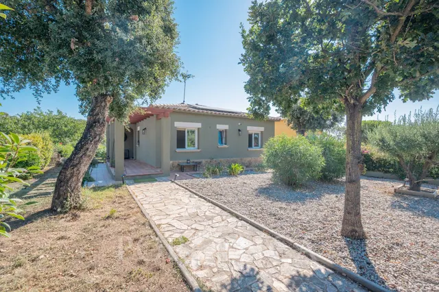 Casa completamente reformada con apartamento independiente, licencia turística, gran jardín y piscina en Calonge — 16