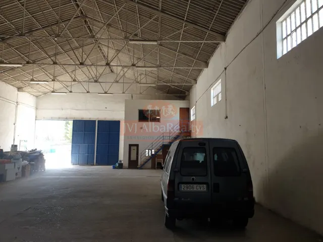 Se vende terreno en la carretera de Ayora con dos naves — 8