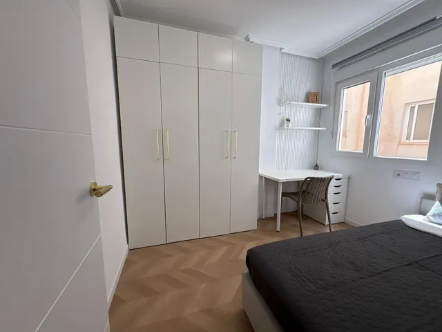 Apartamento céntrico, luminoso, y elegantemente reformado (1.ª planta). Balcón con orientación este, piscina comunitaria y a solo 800 m de Playa del Cura. — 18