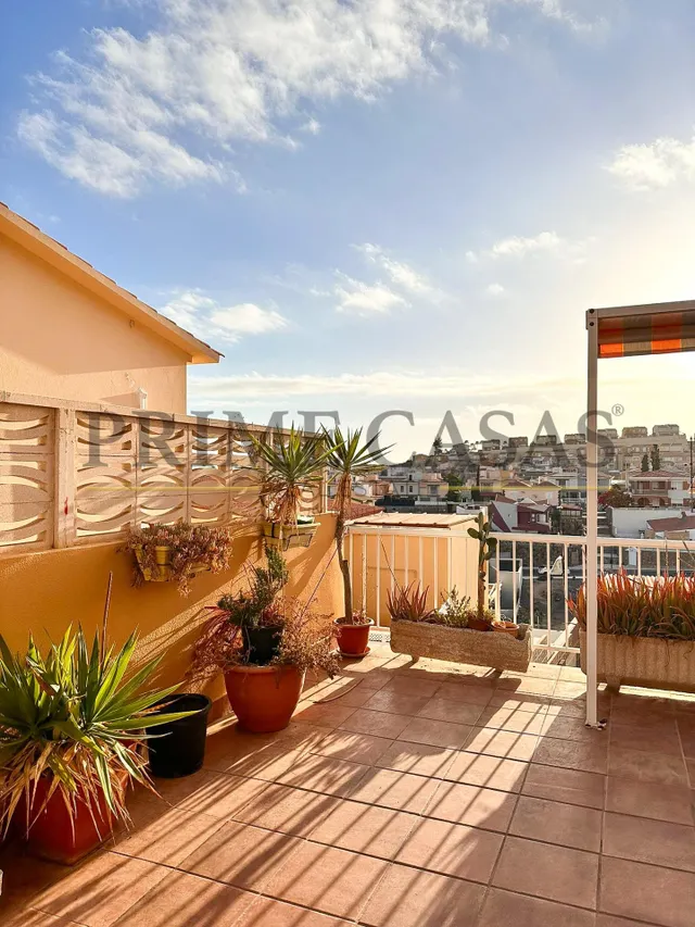 CHALET EN ARGUINEGUIN DE DOS PLANTAS, SÓTANO Y JARDIN - foto 3