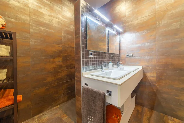 VIVIENDA CON PISCINA PRIVADA CLIMATIZADA Y TERRAZA — 18