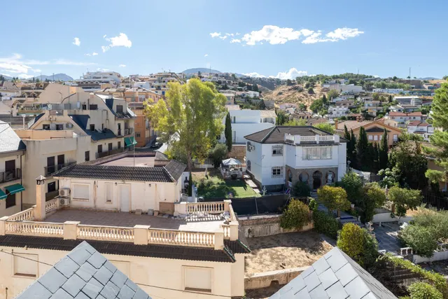 ÁTICO DÚPLEX EN EL BARRIO DE MONACHIL. — 27
