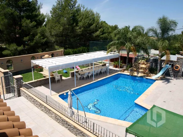 Chalet de lujo y dos adosados individuales. Oferta Única! - foto 2