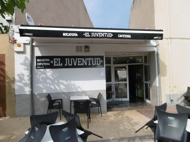 SOLAR CON LOCAL COMERCIAL EN PLANTA BAJA ACTUALMENTE CON NEGOCIO DE BAR — 35