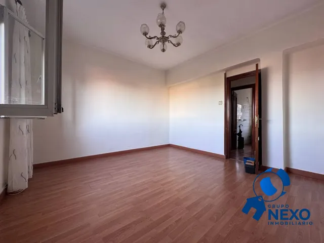Luz natural, terraza y vistas al mar en un entorno tranquilo de Gijón — 11