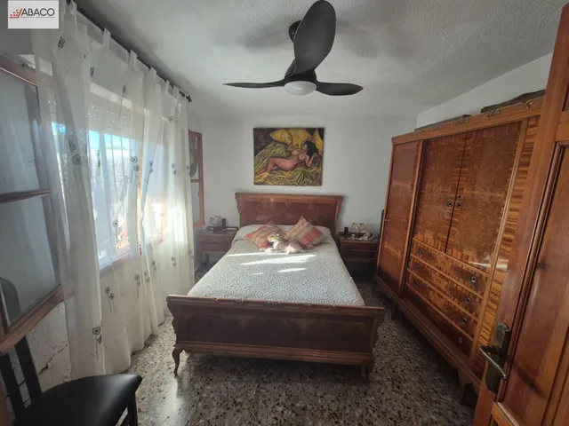 Chalet en terreno urbano — 26