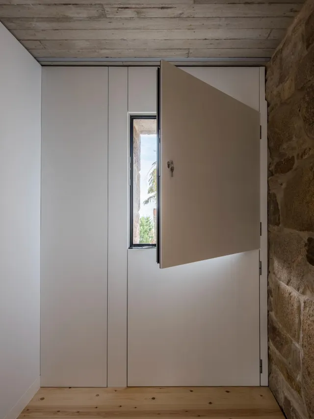 CONJUNTO ARQUITECTÓNICO REFORMADO EN PLENA RIA DE MUROS CON VARIOS PREMIOS DE ARQUITECTURA — 8