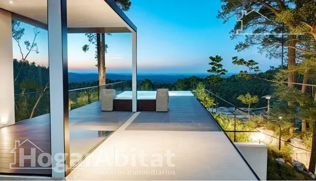 ¡ESPECTACULAR VILLA! AMPLIA CON GARAJE, DOS TERRAZAS Y PISCI