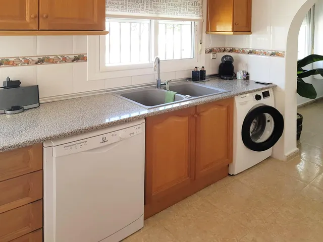Encantadora villa con piscina privada, jardín y solárium en Monte y Mar, Gran Alacant — 24