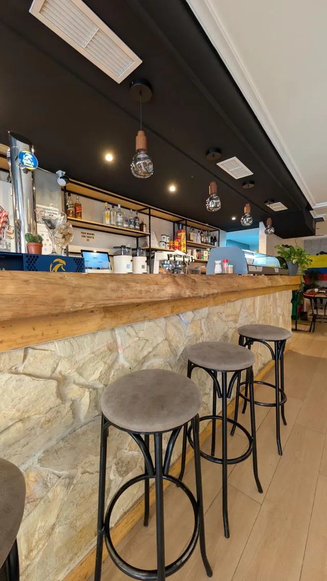 ¡LOCAL COMERCIAL ACONDICIONADO COMO BAR EN CARRÚS TOTALMENTE - foto 5