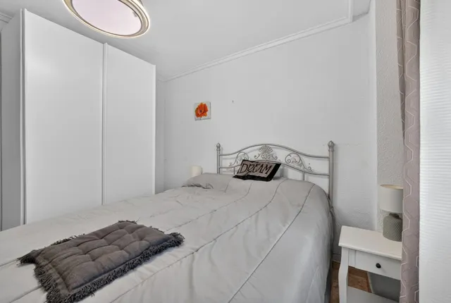 Amplio apartamento de 4 dormitorios a pocos pasos de la Playa del Acequión, Torrevieja — 18
