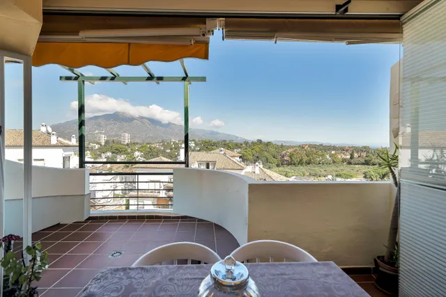Apartamento en 4a Planta con vistas al mar y montaña en Señorío de Aloha — 17