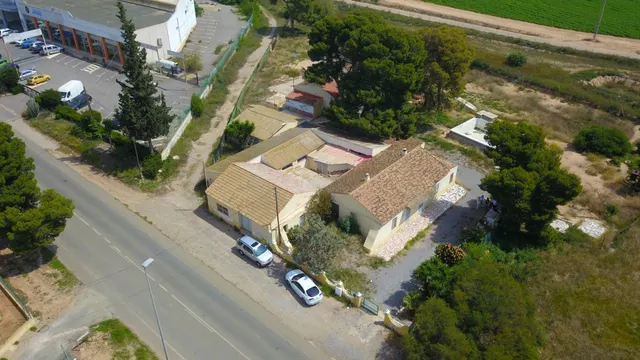 FINCA DE MAS DE 23.000 M2 Y 1.043 M2 DE SUELO URBANO — 10