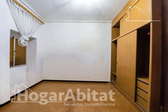 MUY AMPLIA Y LUMINOSA EN REAL VALENCIA — 24