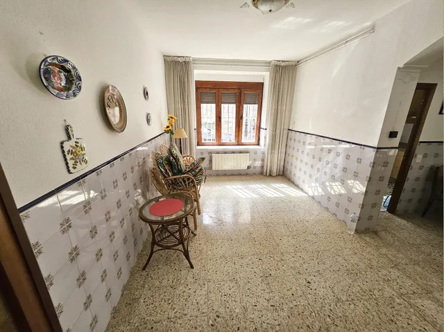 Se vende casa en casco antiguo de Oropesa, detrás del ayuntamiento. Casa con fachada a 3 calles — 21