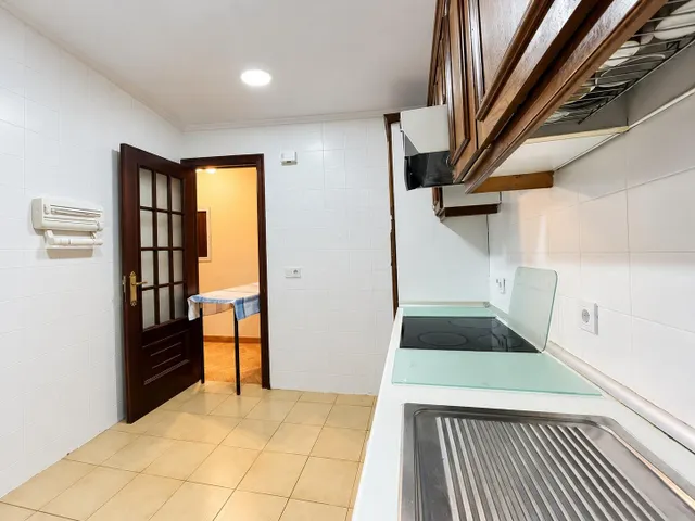 Tres dormitorios, gran salón y ubicación estratégica — 240.000 € — 9