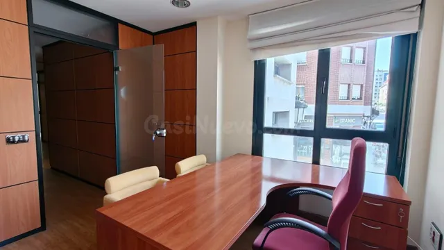 DESPACHOS PROFESIONALES EN EL CENTRO DE OVIEDO – LUMINOSIDAD