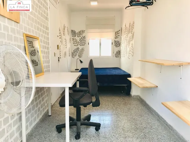 Edificio  con local comercial en plena Calle Victoria — 4