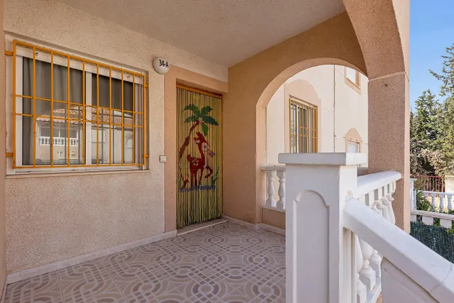 Bungalow planta baja con piscina y jardines en Los Balcones — 4