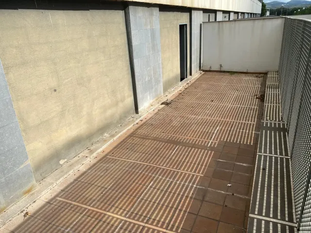 LOCAL 90 M2 OBRA NUEVA EN RAMBLA GIRADA - foto 4