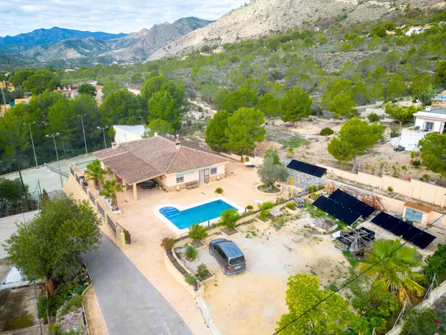 Preciosa finca Chalet con 4 dormitorios y 3.000 m2 de parcela vallada en la Robella — 6
