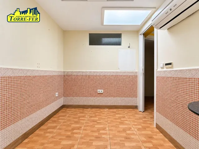 LOCAL COMERCIAL EN CALLE ALCALDE MUÑOZ, JUNTO A PLAZA SANTA  - foto 5