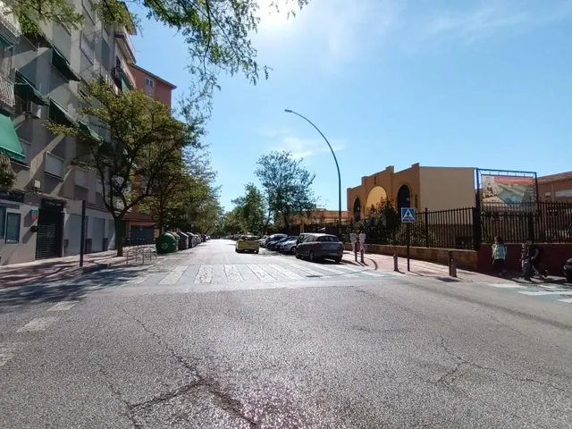 Garaje cerrado en Granada zona Zaidin, 12.80 m. de superficie. — 4