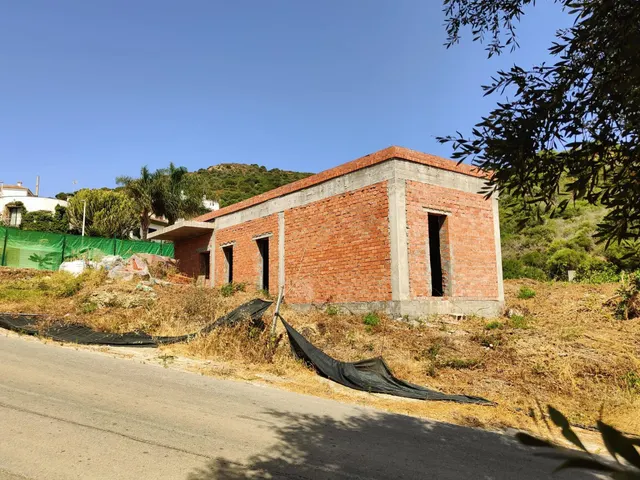 VIVIENDA EN CONSTRUCCIÓN EN EL FARO — 8