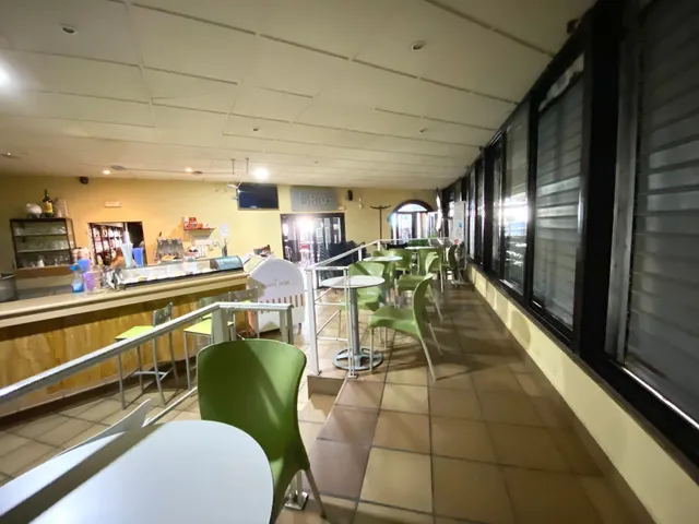 Negocio de hostelería en primera línea — 16