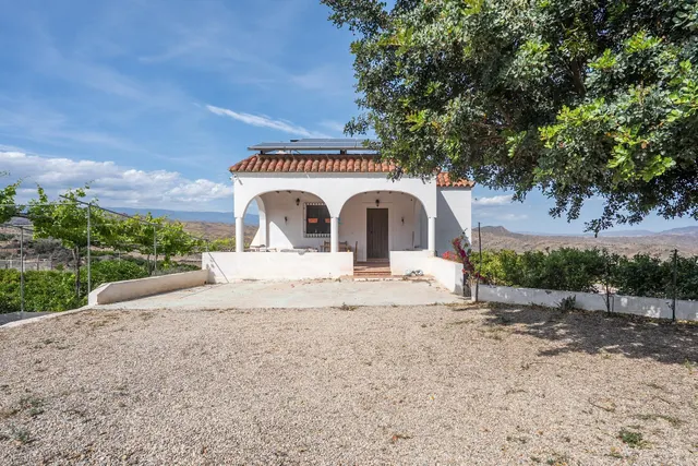 Casa con parcela en perfecto estado — 7