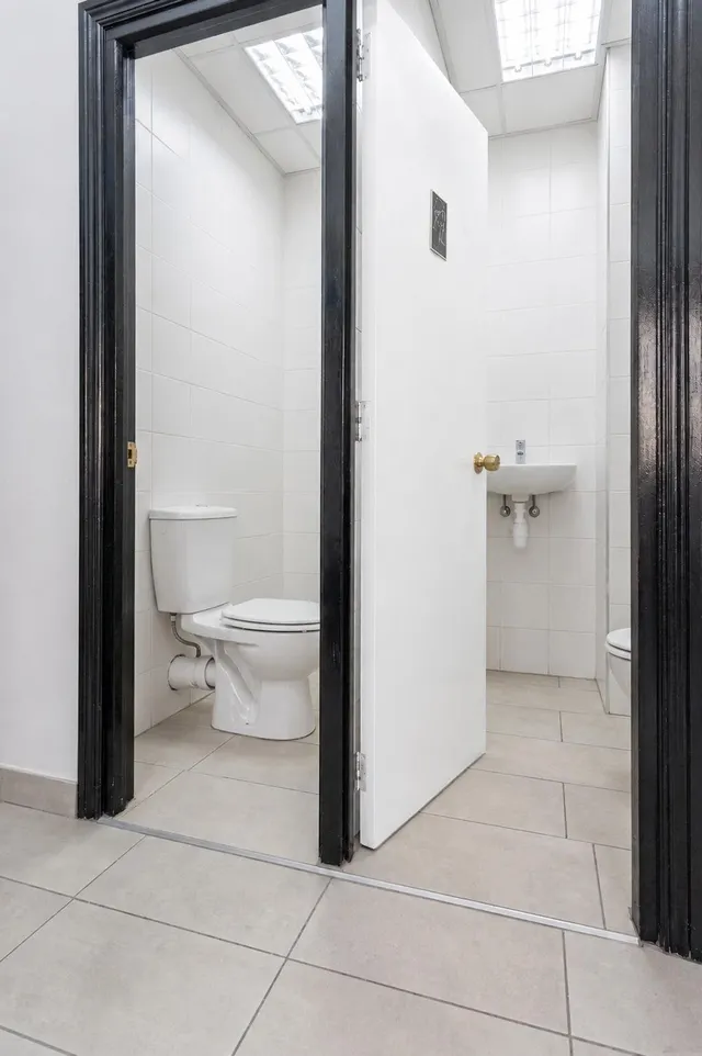 Local comercial 1 habitación 43m² en venta - Barrio del Pilar — 17