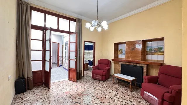CASA EN VENTA EN CARLET – AMPLITUD, GARAJE Y TERRAZA PRIVADA