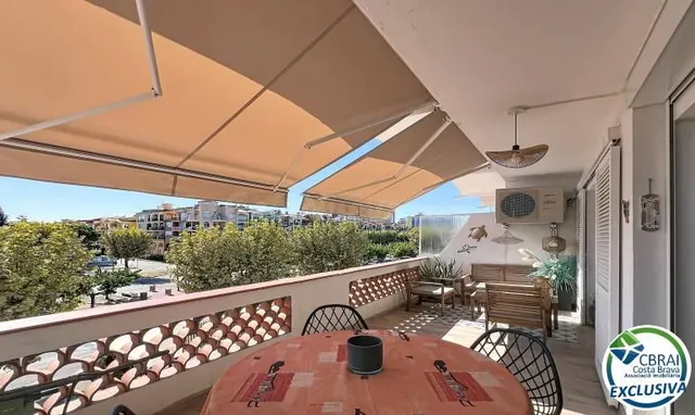 Apartamento reformado con terraza a 150 m de la playa – Empu - foto 2