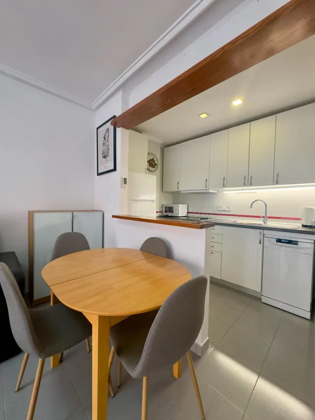 Acogedor piso de 1 dormitorio a solo 350 m de la playa , zona Avenida Habaneras — 4