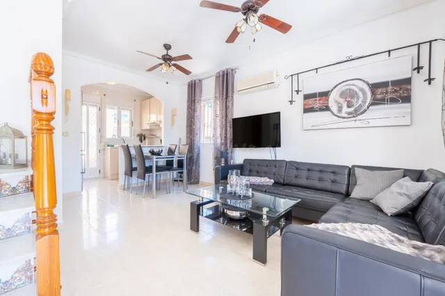 Villa independiente con orientación sur, piscina privada y j - foto 3