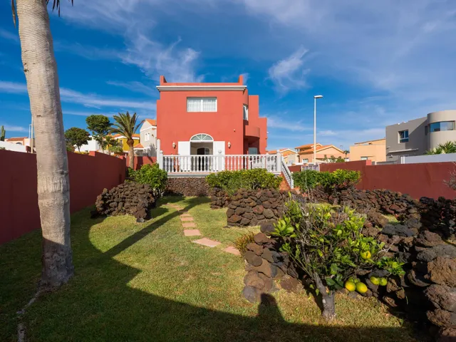 Chalet independiente con jardín y piscina privada en La Garita precio negociable — 3