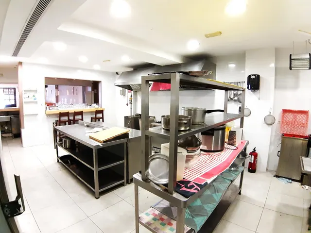 Amplio Local Comercial de 600 m2 en Ubicación Estratégica de Calahonda Baja — 18