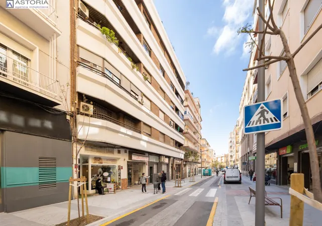 VIVIENDA EN ZONA CENTRO - ALHAMAR, CON PLAZA DE GARAJE Y CALEFACCIÓN — 28