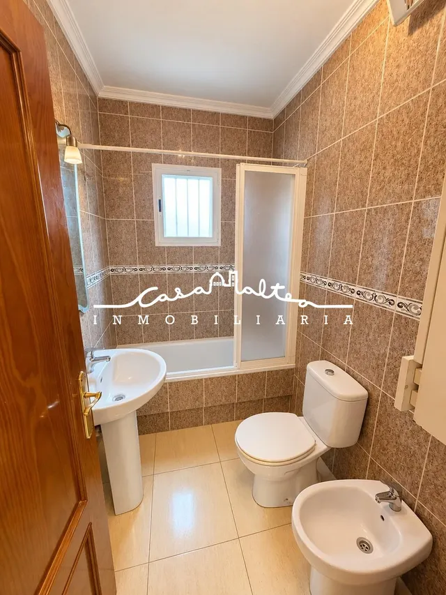 Chalet independiente en Polop con Terraza y Jardín Privado — 11