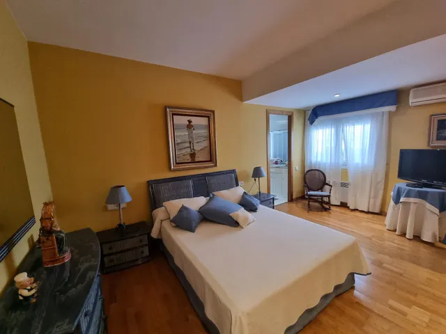 Chalet con patio, piscina, jardin, tenis, porche ,bodega  y garage — 12